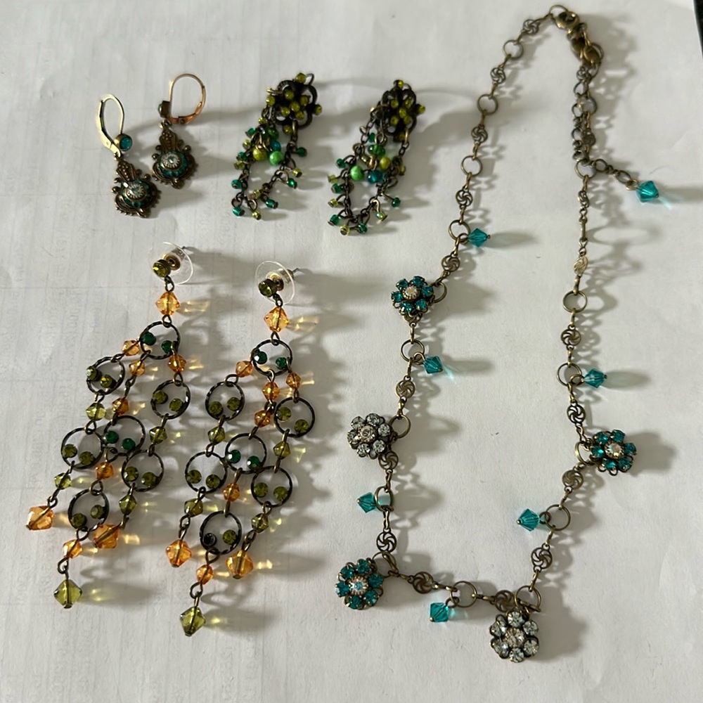 Sparkly formal necklace with multiple Earrings